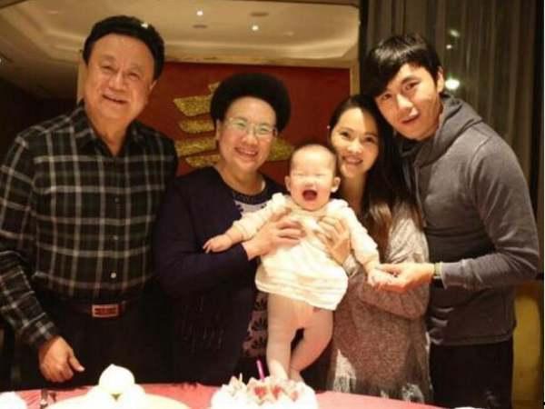 伊能静现在老公是谁,幸福生活背后的神秘男人