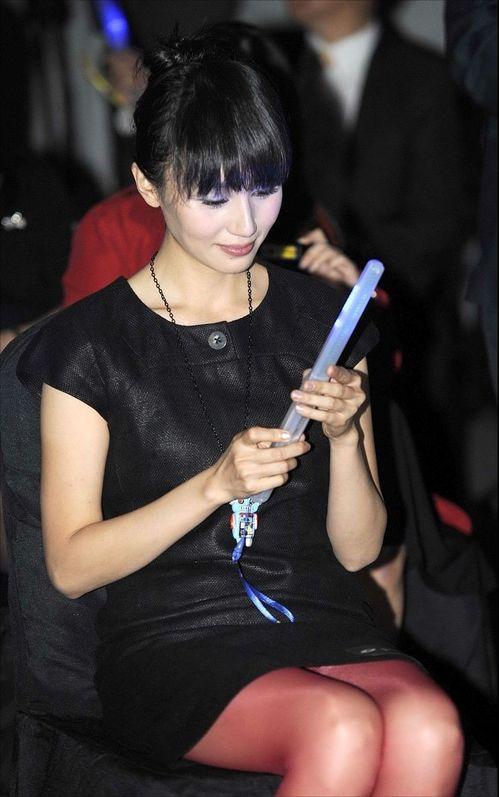 小峰由衣红丝袜教师,小峰由衣的激情演绎与教育魅力