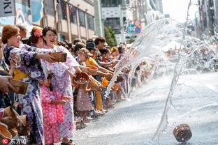 日本 泼水,日本传统节日——泼水狂欢的夏日庆典